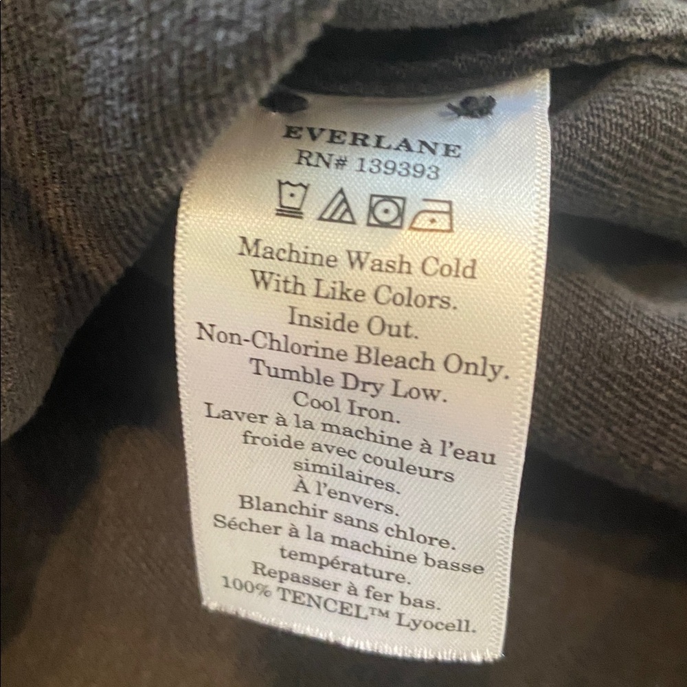 Everlane - TENCEL Boxy Shirt - Black - Picture 6 of 7